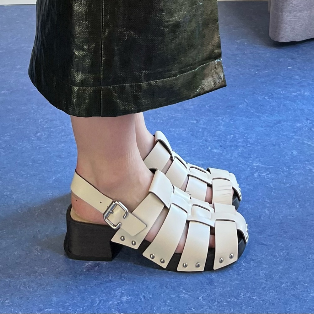 MIISTA White Clog Sandal Size 39